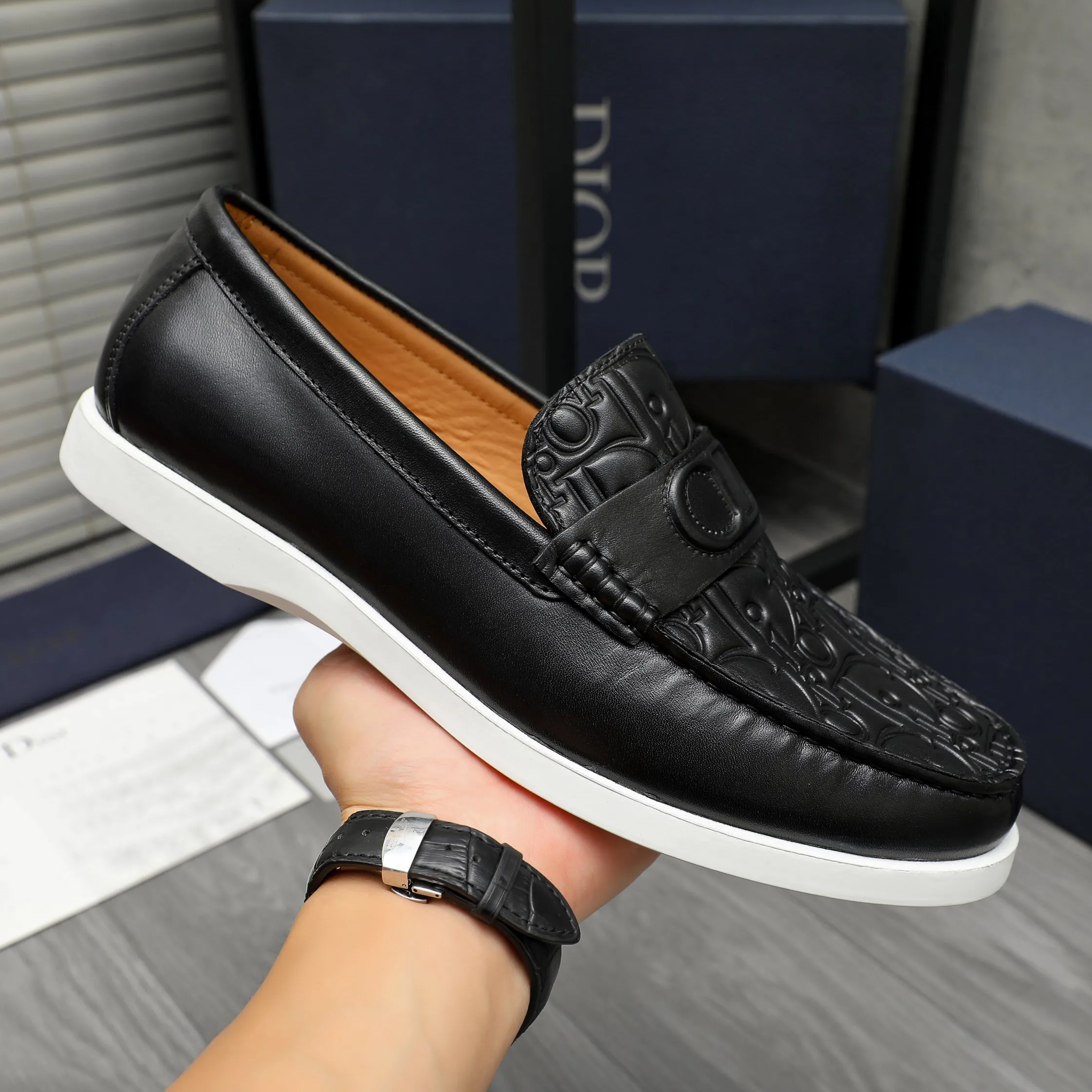 Men's shoes 💰460 Product trademark: Dior "Dior" casual slip-on leather shoes Regular size: 39-44 Product material: Selected cowhide embossed upper, cowhide lining, rubber outsole